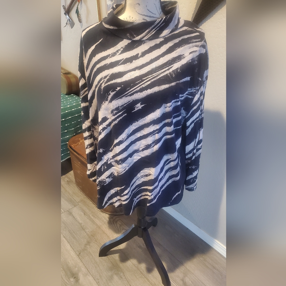 Jess & Jane Black and White Design Long Sleeve Turtle Neck Top 3xl #220